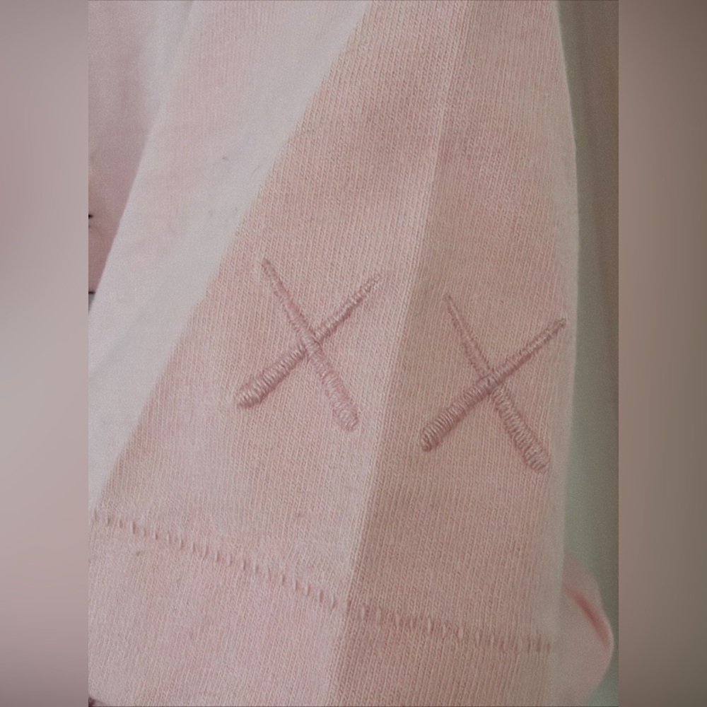 KAWS x UNIQLO Sesame Street PINK ELMO T -SHIRT Size MEDIUM NEW NWT RARE! - Picture 5 of 9